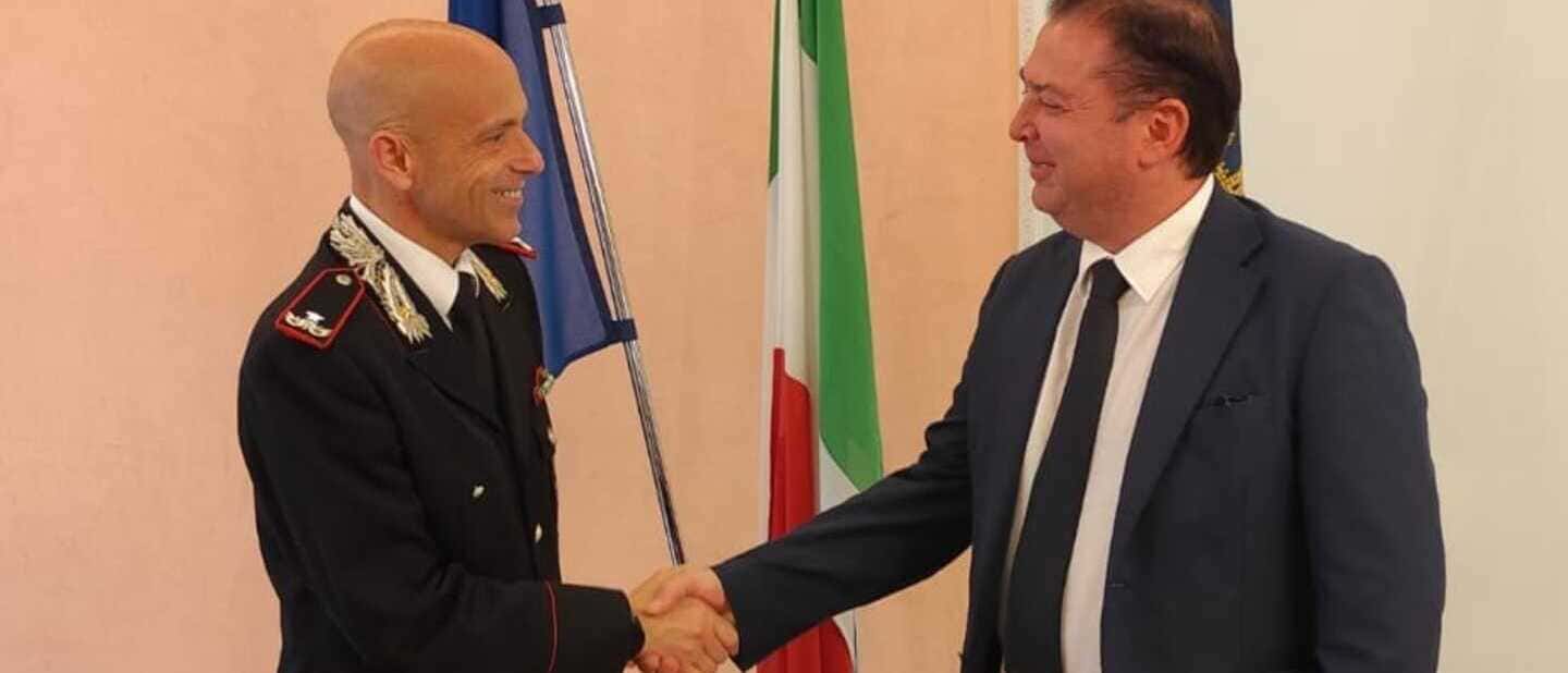 A sinistra il comandante del Centro nazionale amministrativo dell’Arma dei Carabinieri, Baldassarre Daidone; a destra il direttore generale della Asl Lanciano Vasto Chieti, Mauro Palmieri