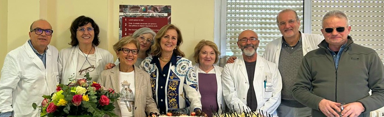 Manola Rosato al centro con collaboratori e la presidente dell'Ordine dei medici della provincia di Chieti, Lucilla Gagliardi